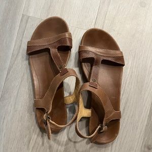Olukai Women Sandals